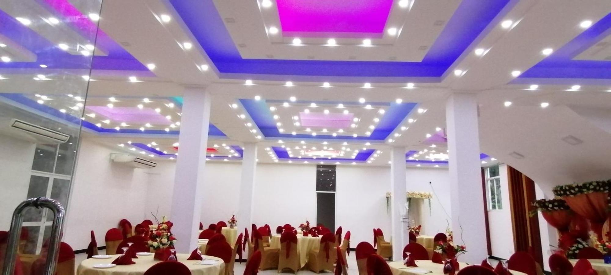 Avanya Hotel And Reception Hall Angunakolapelessa Exteriér fotografie
