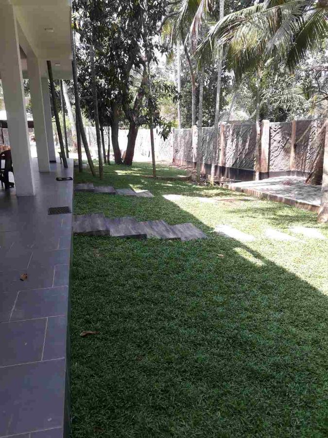 Avanya Hotel And Reception Hall Angunakolapelessa Exteriér fotografie