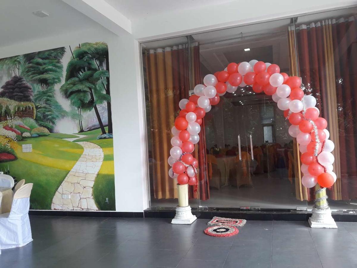 Avanya Hotel And Reception Hall Angunakolapelessa Exteriér fotografie